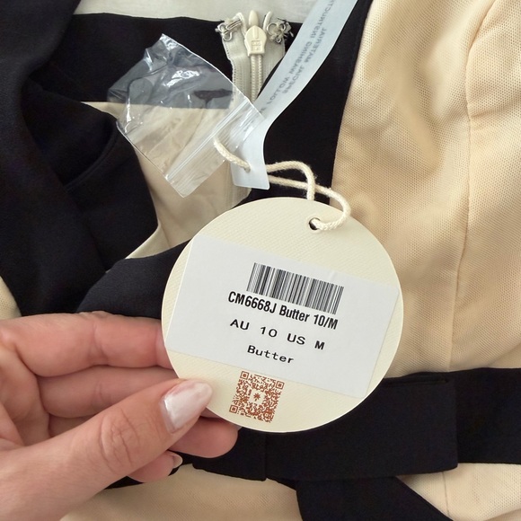 SELFIE LESLIE ✨- Aven Halter Bow Maxi Dress Butter - Picture 6 of 7